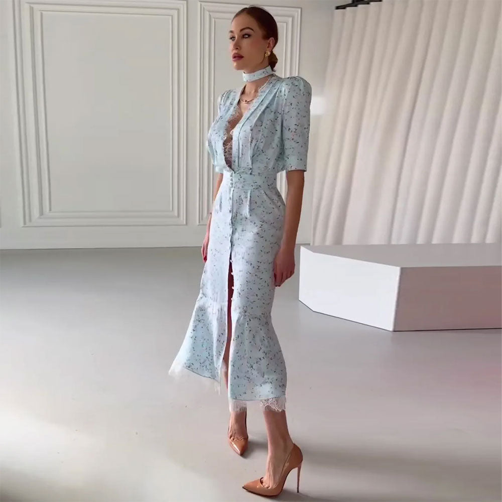 Maxikleid mit Spitze und Schlitz