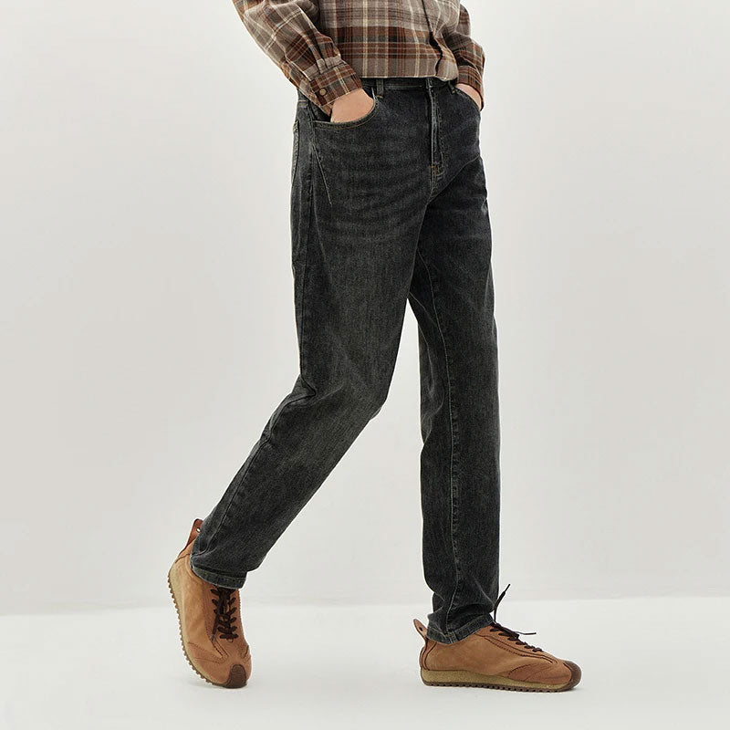 Stretchjeans mit schmal zulaufender Passform