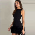 Schwarzes Mini Kleid mit Federn