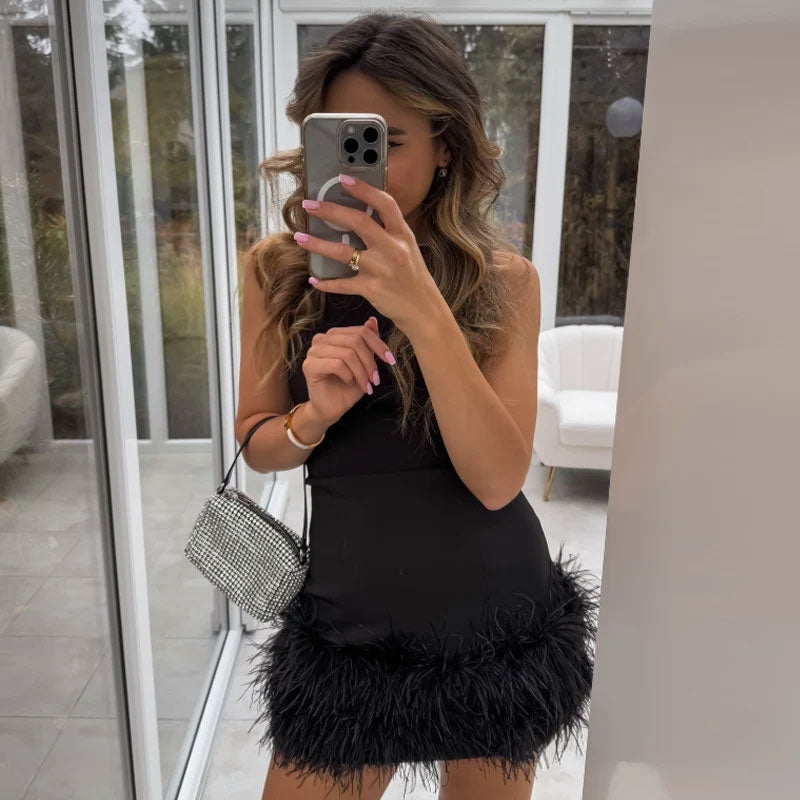 Schwarzes Mini Kleid mit Federn