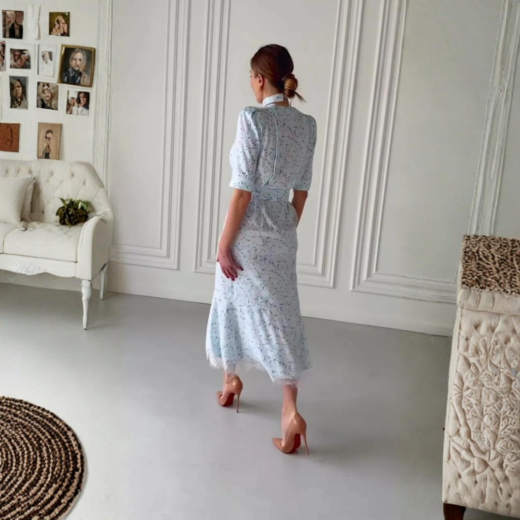 Maxikleid mit Spitze und Schlitz
